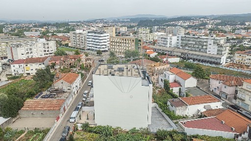 Apartamento T3 à venda na Rua Conde de São Bento