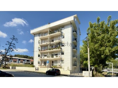 Apartamento T3 à venda na Rua do Agro de Moinhos