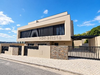 Caparica e Trafaria, Rua Júlio Diniz