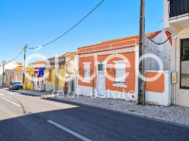 Andar de moradia à venda na Rua Batalha do Viso