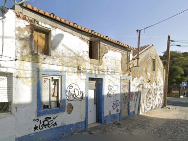 Moradia independente à venda no Centro do Montijo
