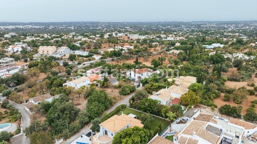 Moradia independente à venda na Areeiro - Vale Formoso