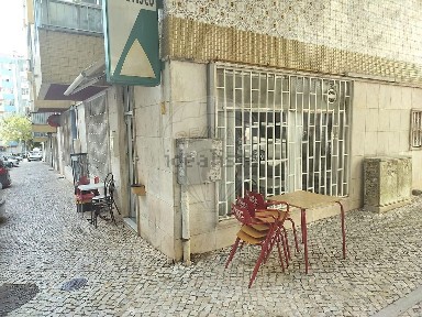 Espaço comercial à venda na Rua Alves de Sousa