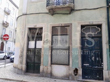 Espaço comercial à venda na Rua da Senhora da Glória