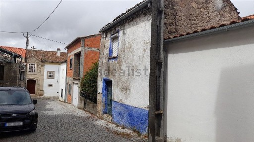 Moradia em banda à venda na Póvoa de Rio de Moinhos e Cafede