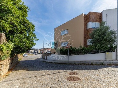 Moradia geminada à venda na Rua do Viveiro, 165