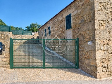 Moradia independente à venda na Estrada de Santa Eulália