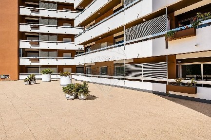 Arrendamento de apartamento T3 na Rua Reitor Teixeira Guedes