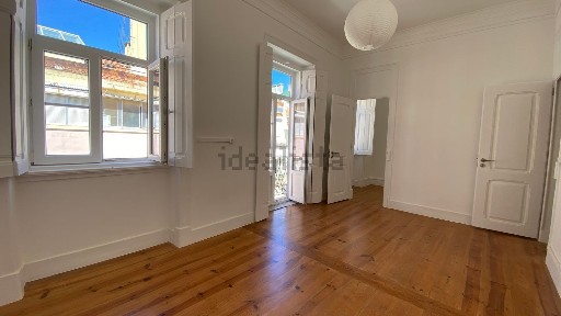 Arrendamento de apartamento T3 na Rua Vítor Bastos