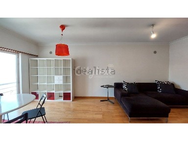Arrendamento de apartamento T1 na Rua Vítor Bastos, 9 a