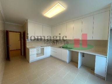 Arrendamento de apartamento T3 na Rua Urbanização Pá da Ribeira