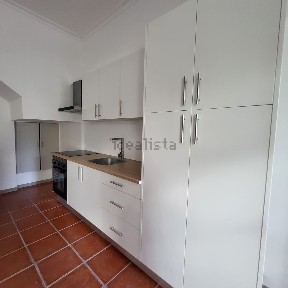Arrendamento de apartamento T2 na Rua do Comércio, 84