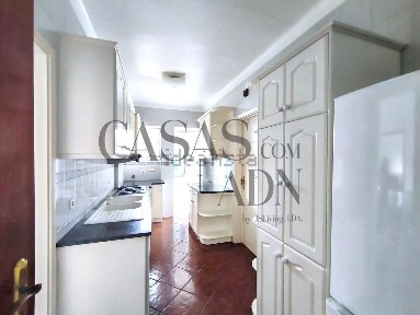Apartamento T4 à venda na Rua António Nobre