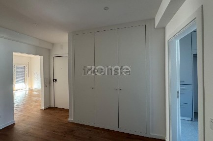 Apartamento T3 à venda na Rua Arménio Costa Simões, 13