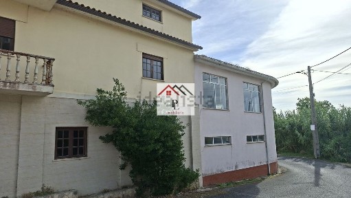 Moradia geminada à venda em Vila Nova de Anços