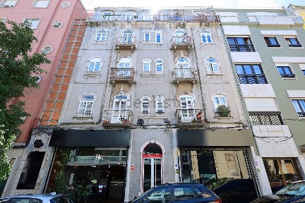 Apartamento T5 à venda na Rua da Escola de Medicina Veterinária, 5