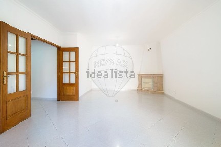 Apartamento T3 à venda na Rua José Manuel Cerqueira Afonso dos Santos