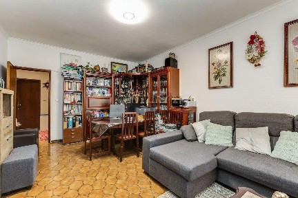 Apartamento T2 à venda na Rua Adriano Correia de Oliveira, 16