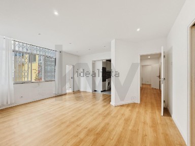 Apartamento T1 à venda na Rua Luz Soriano s/n