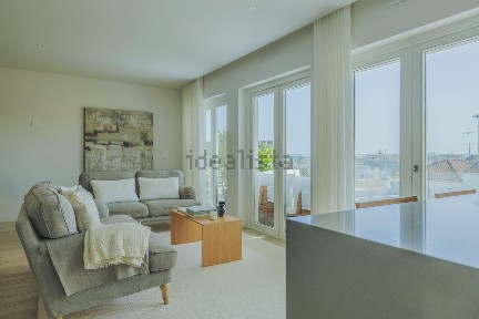 Apartamento T3 à venda na Rua José Pinheiro e Rosa