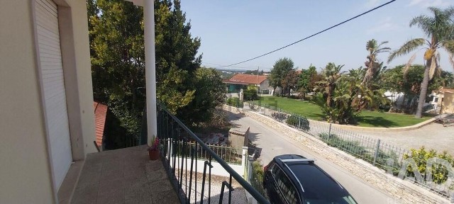 Moradia geminada à venda em Batalha