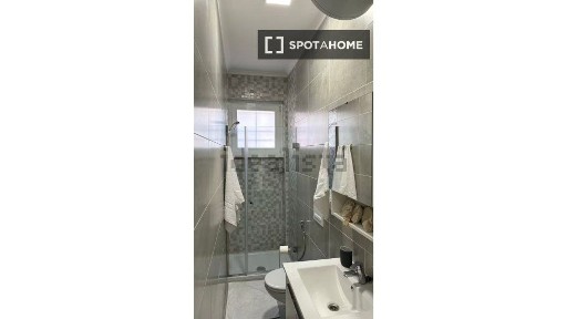 Arrendamento de apartamento T0 na Rua Barão de Sabrosa