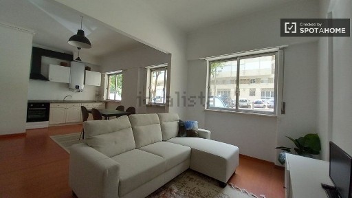 Arrendamento de apartamento T2 na Rua Cristóvão Rodrigues Acenheiro