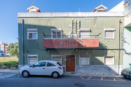 Apartamento T1 à venda na Rua 25 de Abril