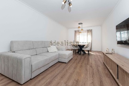 Apartamento T3 à venda na Travessa da Qt.ª do Cesar, 2