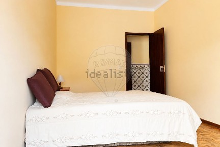 Apartamento T2 à venda na Rua Alves Redol