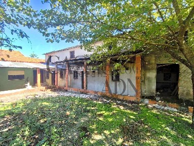Moradia geminada à venda em Esgueira