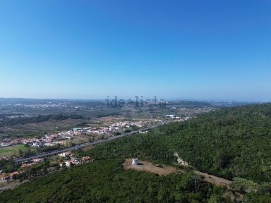 Moradia independente à venda em Roliça