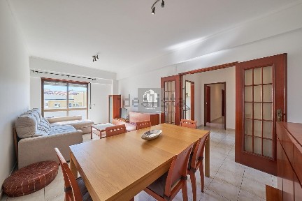 Apartamento T2 à venda na Avenida António José Gomes s/n