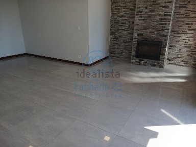Apartamento T3 à venda em Paços de Brandão