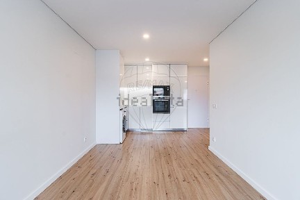 Apartamento T1 à venda na Avenida 29 de Março