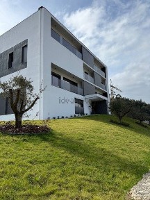 Arrendamento de apartamento T3 na Rua Francisco José de Miranda, 36