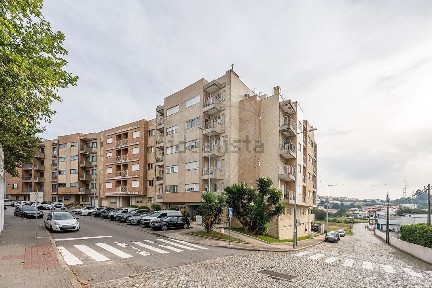 Apartamento T2 à venda na Rua Nossa Senhora Piedade