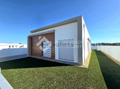 Moradia independente à venda na Vila Nogueira de Azeitão