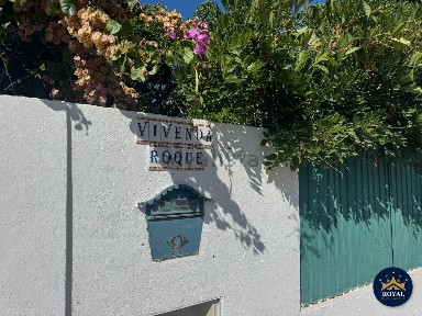 Moradia independente à venda na Travessa Luís de Camões s/n