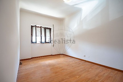 Arrendamento de apartamento T3 na Rua Carlos Seixas