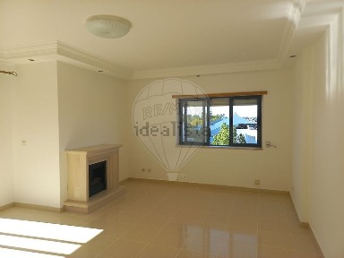 Arrendamento de apartamento T2 na Avenida Amélia Rey Colaço
