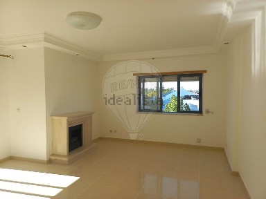 Arrendamento de apartamento T2 na Avenida Amélia Rey Colaço