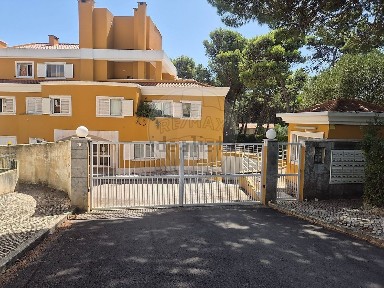 Arrendamento de apartamento T2 na Rua Luís de Camões