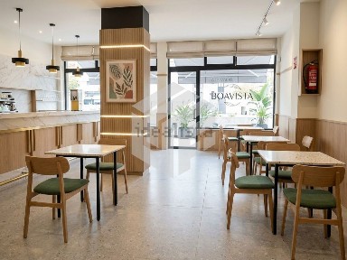 Espaço comercial à venda na Rua Cândido Reis