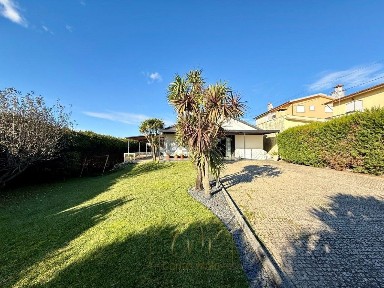 Armazém à venda em Laúndos
