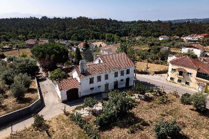 Moradia independente à venda em Arrifana