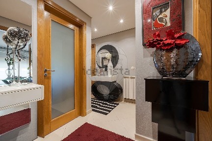 Apartamento T2 à venda na Rua Rómulo de Carvalho