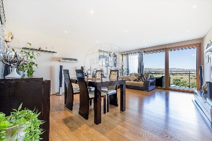 Apartamento T3 à venda na Alameda Dom João II