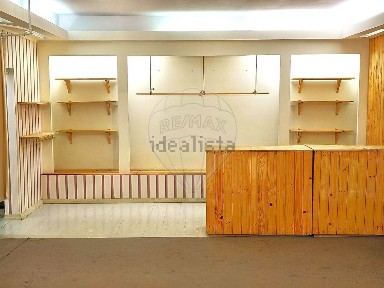 Arrendamento de espaço comercial na Rua da Garrida