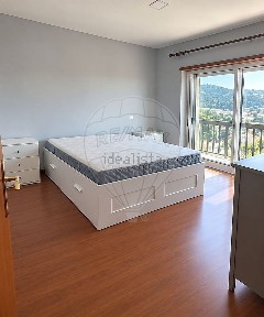 Arrendamento de apartamento T4 na Rua de Santo Amaro